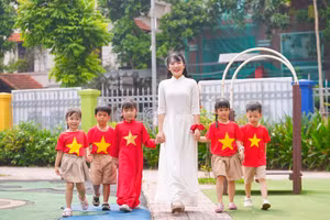 Cô trò Hệ thống giáo dục Lý Thái Tổ (Hà Nội).