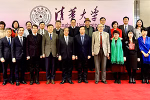 Bộ trưởng Nguyễn Kim Sơn, ông Khưu Dũng và các thành viên hai bên.