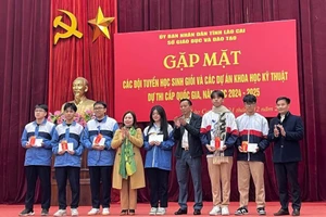 Sở GD&ĐT Lào Cai gặp mặt các thí sinh tham dự Kỳ thi chọn học sinh giỏi quốc gia THPT năm học 2024 – 2025. Ảnh: Hà Thuận.