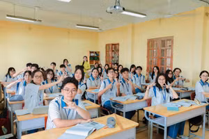 Cô trò Trường THPT Chuyên Nguyễn Trãi (Hải Phòng).