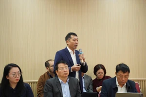 PGS.TS Lê Văn Chín phân tích nguyên nhân, đưa giải pháp chống ngập lụt cho Hà Nội tại tọa đàm.