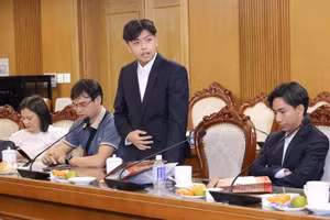 Đại diện học sinh có dự án dự thi ISEF 2025 chia sẻ tại buổi Bộ GD&ĐT gặp mặt đoàn cán bộ, học sinh tham gia kỳ thi Khoa học kỹ thuật quốc tế (ISEF) năm 2025.