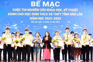 Hình ảnh tại lễ bế mạc Cuộc thi nghiên cứu khoa học, kỹ thuật dành cho học sinh THCS và THPT tỉnh Đắk Lắk năm học 2025-2026.