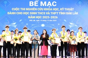 Hình ảnh tại lễ bế mạc Cuộc thi nghiên cứu khoa học, kỹ thuật dành cho học sinh THCS và THPT tỉnh Đắk Lắk năm học 2025-2026.
