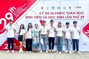 Sinh viên tham gia Olympic Toán học sinh viên và học sinh lần thứ 29. Ảnh: Phương Thảo.