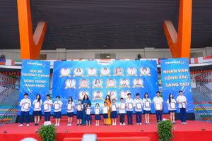 Hơn 3 tỷ đồng học bổng được trao trong lễ khai giảng năm học mới