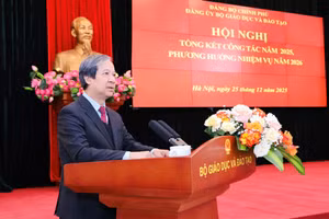 Bí thư Đảng ủy, Bộ trưởng Nguyễn Kim Sơn phát biểu kết luận hội nghị.