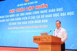 TS. Trần Nam Tú - Phó Cục trưởng Cục Khoa học, Công nghệ và Thông tin, Bộ GD&ĐT phát biểu khai mạc tại hội thảo.