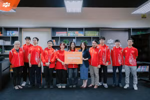 Các thầy cô hướng dẫn và đội tuyển FIRST Global Challenge Việt Nam mang kinh nghiệm, kỹ năng thi đấu quốc tế vào FanRoc.