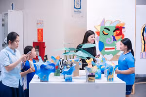 Triển lãm được thiết kế như một phương thức học tập đặc biệt, giúp học sinh thể hiện tình yêu đất nước bằng ngôn ngữ nghệ thuật.