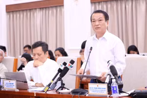 GS.TS Phạm Hồng Quang chia sẻ về phổ điểm tại hội nghị thông tin về phổ điểm Kỳ thi tốt nghiệp THPT năm 2025. Ảnh: Trần Hiệp.