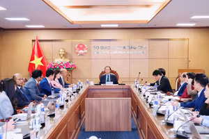 Thứ trưởng Thường trực Phạm Ngọc Thưởng chủ trì buổi làm việc.