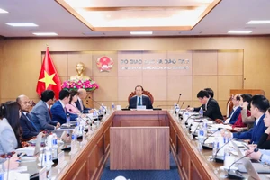 Thứ trưởng Thường trực Phạm Ngọc Thưởng chủ trì buổi làm việc.