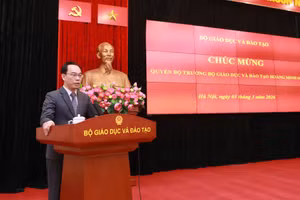 Quyền Bộ trưởng Bộ GD&ĐT Hoàng Minh Sơn.