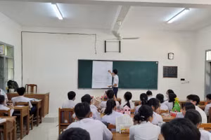 Giờ học tại Trường THPT Nguyễn Huệ (Bến Tre). 
