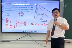 Thầy Vũ Ngọc Hòa - giáo viên Trường THPT Ngô Quyền (Đồng Nai) trong giờ dạy môn Toán.