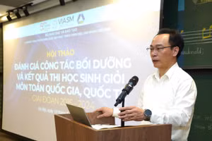 Thứ trưởng Bộ GD&ĐT Hoàng Minh Sơn phát biểu tại Hội thảo.