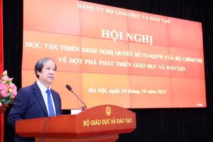 Bộ trưởng Bộ GD&ĐT Nguyễn Kim Sơn phát biểu tại hội nghị.