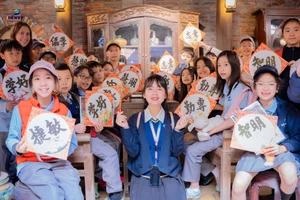 Học sinh The Dewey Schools Hải Phòng tham gia hoạt động dã ngoại, trải nghiệm tại làng gốm Bát Tràng.