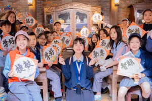 Học sinh The Dewey Schools Hải Phòng tham gia hoạt động dã ngoại, trải nghiệm tại làng gốm Bát Tràng.