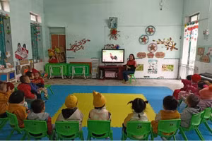 Cô Lê Thị Loan trong giờ học tại Trường mầm non Thụy Tân (Thái Thụy, Thái Bình).