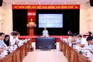 Bộ trưởng Bộ GD&ĐT Nguyễn Kim Sơn chủ trì hội nghị.