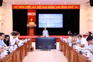 Bộ trưởng Bộ GD&ĐT Nguyễn Kim Sơn chủ trì hội nghị.