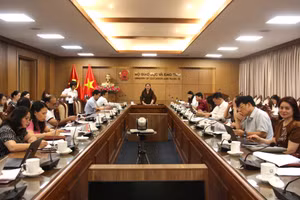 Thứ trưởng Nguyễn Thị Kim Chi chủ trì cuộc họp.