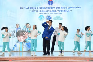 Lễ phát động Chương trình vì sức khỏe cộng đồng “Mắt khoẻ ngời sáng tương lai”.