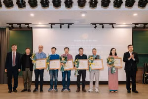 Trao giải cho các tác giả có công trình đoạt giải Nhất Giải thưởng công trình toán học xuất sắc năm 2023.