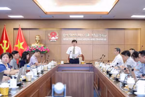 PGS.TS Phạm Quốc Khánh, Phó Cục trưởng Cục Quản lý chất lượng (Bộ GD&ĐT) chủ trì hội thảo.