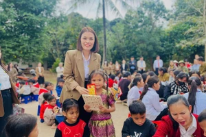 Hỗ trợ học sinh Trường Tiểu học-THCS A Xing (Hướng Hóa, Quảng Trị).