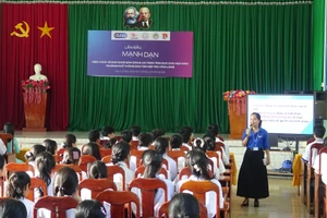 Hoạt động ngoại khóa tại Trường Phổ thông Dân tộc nội trú Vĩnh Long.