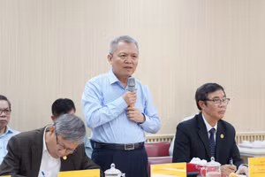 Thầy thuốc nhân dân, GS.TS. Lê Ngọc Thành, Hiệu trưởng Trường Đại học Y Dược - Đại học Quốc gia Hà Nội phát biểu tại tọa đàm. Ảnh: VGP