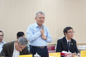 Thầy thuốc nhân dân, GS.TS. Lê Ngọc Thành, Hiệu trưởng Trường Đại học Y Dược - Đại học Quốc gia Hà Nội phát biểu tại tọa đàm. Ảnh: VGP