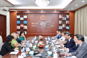 Quang cảnh buổi làm việc.