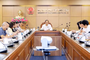 Thứ trưởng Phạm Ngọc Thưởng chủ trì buổi làm việc.