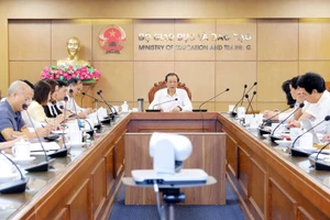 Thứ trưởng Phạm Ngọc Thưởng chủ trì buổi làm việc.