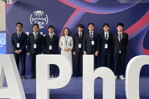 Đoàn học sinh Việt Nam đạt kết quả vượt trội tại Olympic Vật lí Châu Á năm 2025.