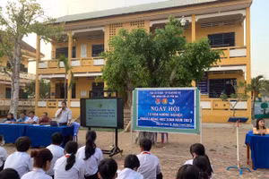 Trung tâm GDNN-GDTX Phú Tân (An Giang) phối hợp tư vấn Hướng nghiệp và phân luồng học sinh lớp 9.