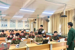 Giờ học tại Trung tâm GDQP&AN, Trường Đại học Sư phạm Hà Nội 2.