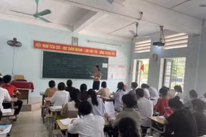 Thầy trò Trường THPT Quan Sơn, Thanh Hóa trong giờ học.