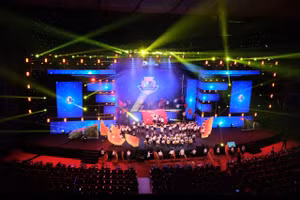 Sân khấu Chung kết D-Show 25 với những tiết mục được đầu tư công phu.