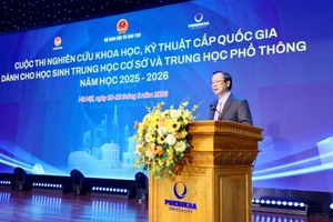 Thứ trưởng thường trực Bộ GD&ĐT Phạm Ngọc Thưởng, Trưởng Ban Chỉ đạo Cuộc thi phát biểu khai mạc. Ảnh: Nguyễn Mạnh