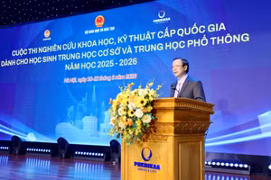 Thứ trưởng thường trực Bộ GD&ĐT Phạm Ngọc Thưởng, Trưởng Ban Chỉ đạo Cuộc thi phát biểu khai mạc. Ảnh: Nguyễn Mạnh