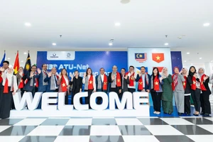 Các đại biểu tham dự cuộc họp hội đồng lần thứ 13 của Mạng lưới các trường đại học công nghệ Châu Á.