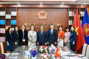 Hai bên chụp ảnh lưu niệm tại buổi tiếp.