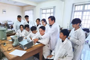 Giảng viên, sinh viên Trường Đại học Sư phạm TP Hồ Chí Minh.