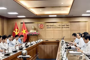 Quang cảnh buổi làm việc giữa Bộ GD&ĐT và tỉnh Lai Châu do Thứ trưởng Thường trực Phạm Ngọc Thưởng và Phó Chủ tịch Thường trực UBND tỉnh Tống Thanh Hải chủ trì.