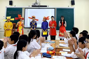 Học sinh Trường THCS Thị trấn Thứa, Lương Tài, Bắc Ninh sử dụng phương pháp đóng vai trong giờ học.